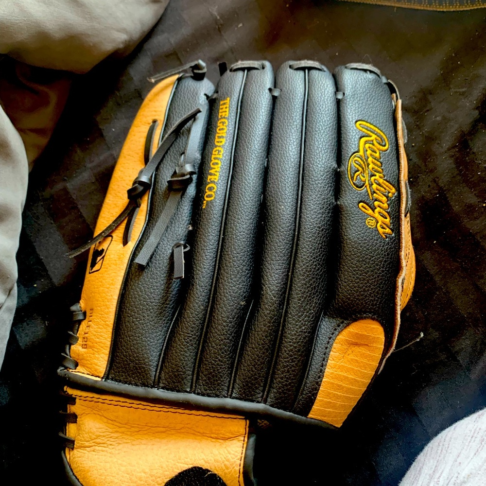 BRAND NEW Rawlings Baseball Glove